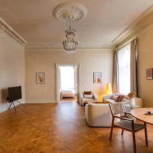 https://fragola-apartments-main-square-suite.krakowhotelspoland.com